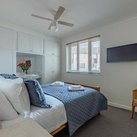 Luxury 2 Bed Room Lake View Apt Bowness Parking 外观 照片