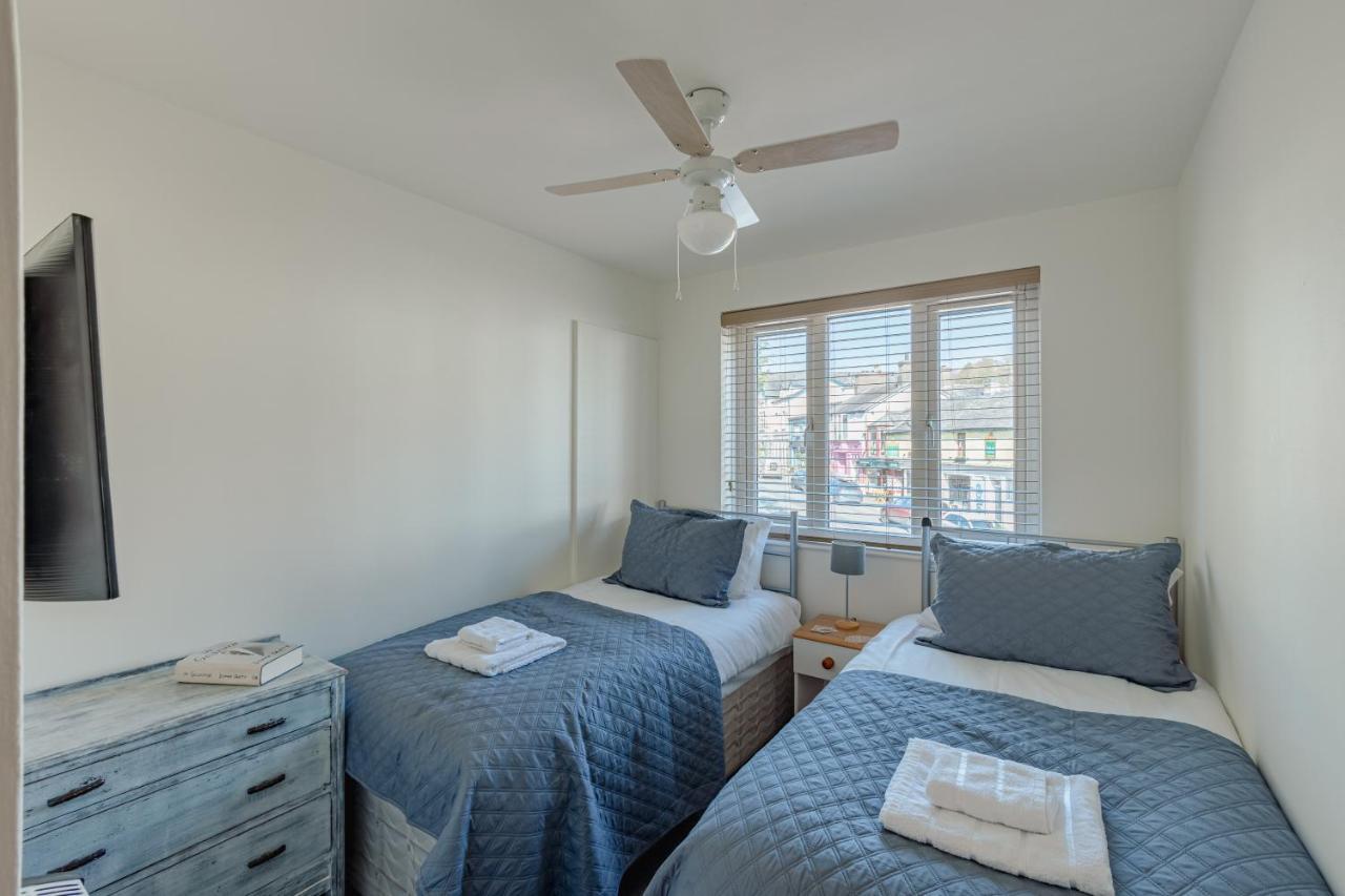Luxury 2 Bed Room Lake View Apt Bowness Parking 外观 照片