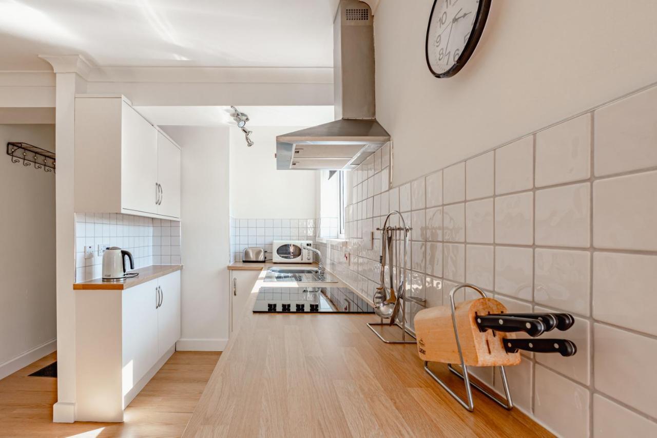 Luxury 2 Bed Room Lake View Apt Bowness Parking 外观 照片