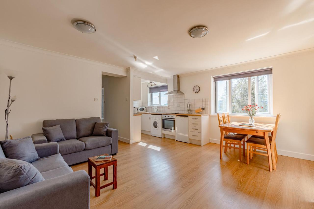 Luxury 2 Bed Room Lake View Apt Bowness Parking 外观 照片