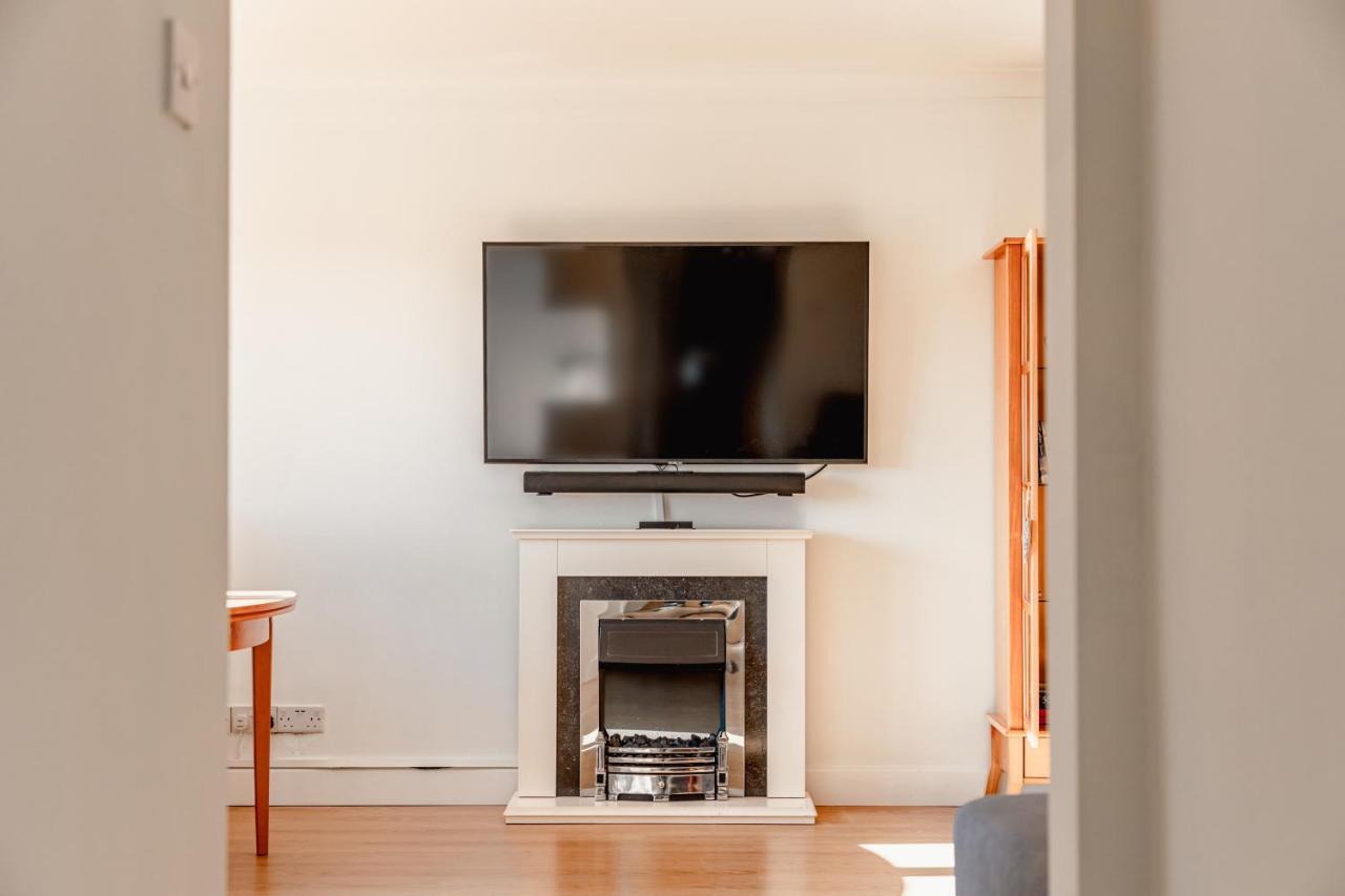 Luxury 2 Bed Room Lake View Apt Bowness Parking 外观 照片