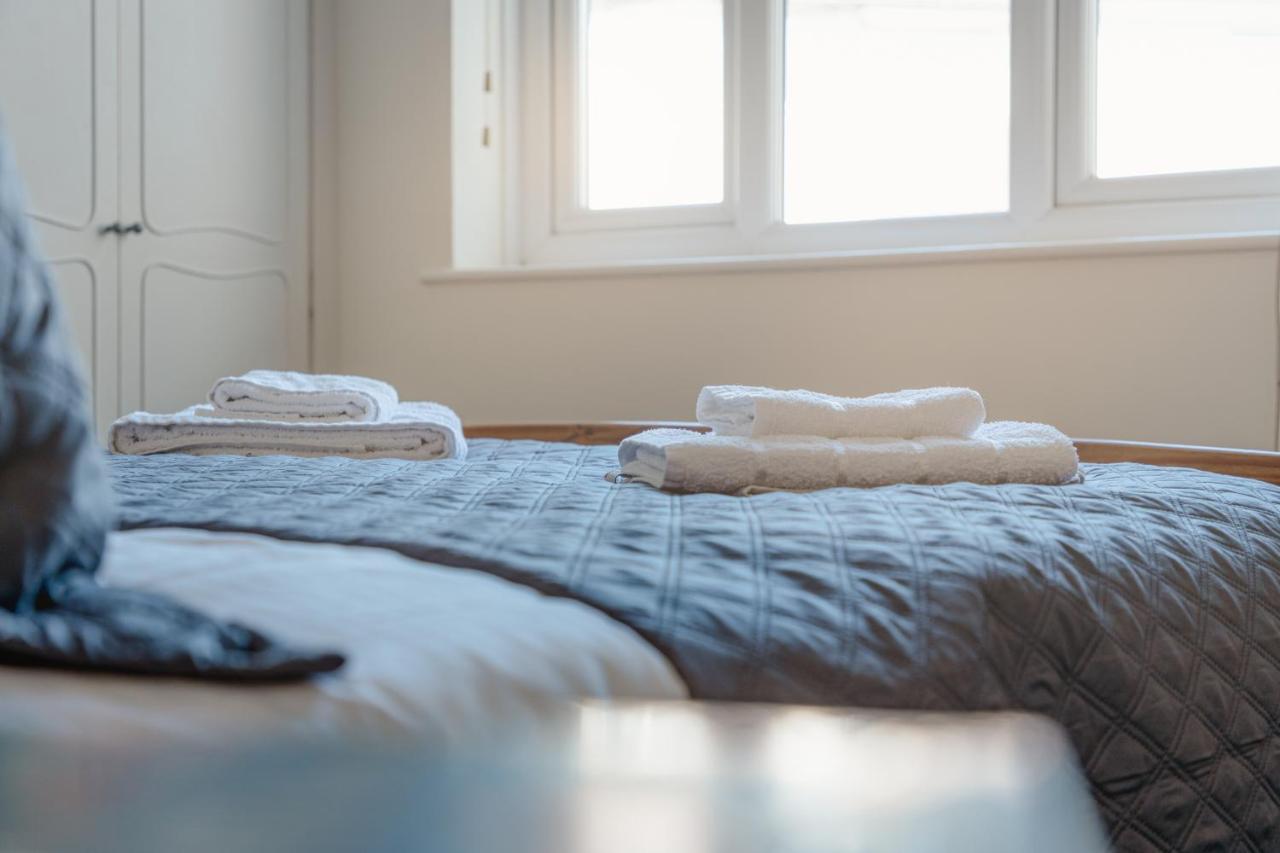 Luxury 2 Bed Room Lake View Apt Bowness Parking 外观 照片