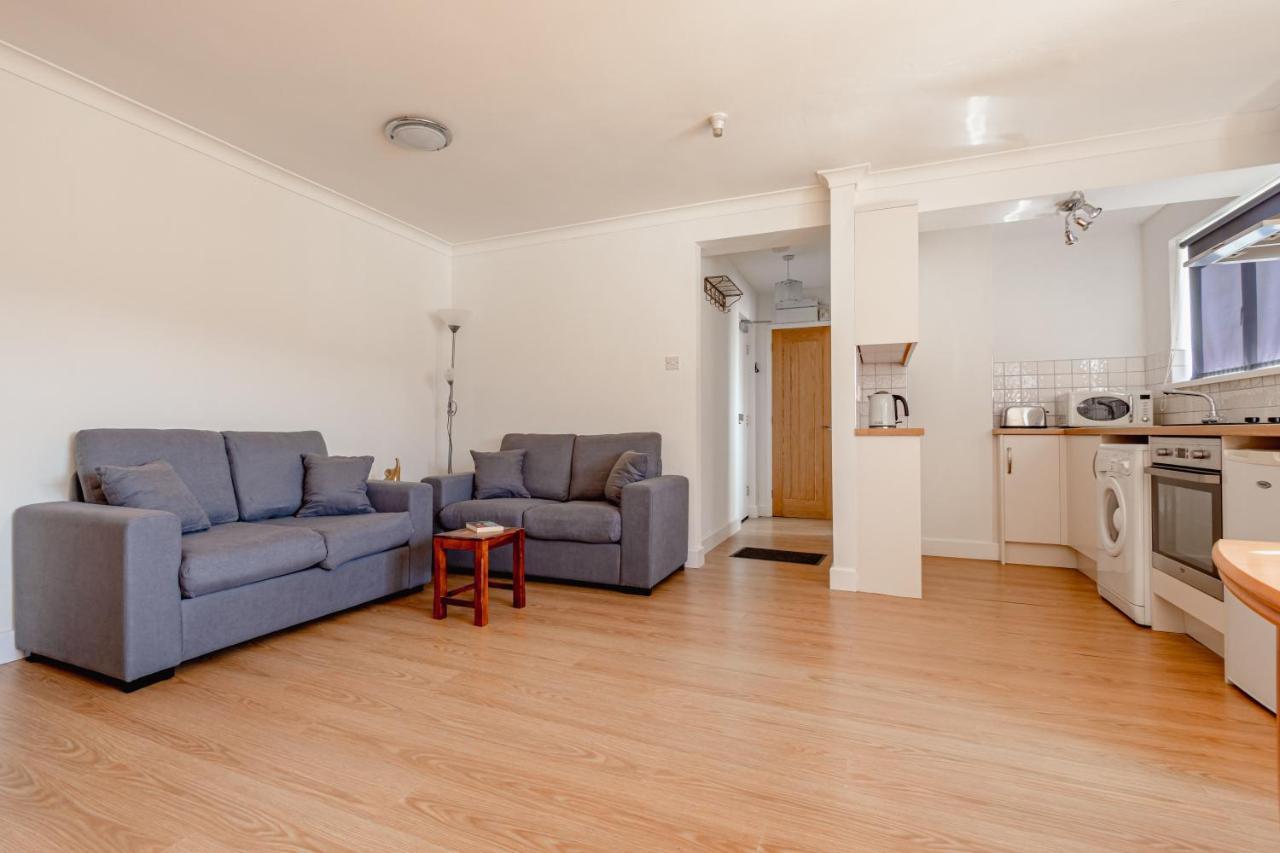 Luxury 2 Bed Room Lake View Apt Bowness Parking 外观 照片